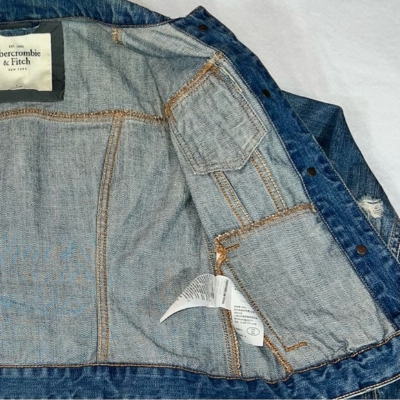 Abercrombie & Fitch size S med. blue distressed denim button front Jean jacket - Picture 13 of 15